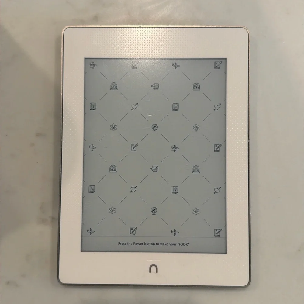 Barnes & Noble Nook GlowLight Plus (2015 Edition).